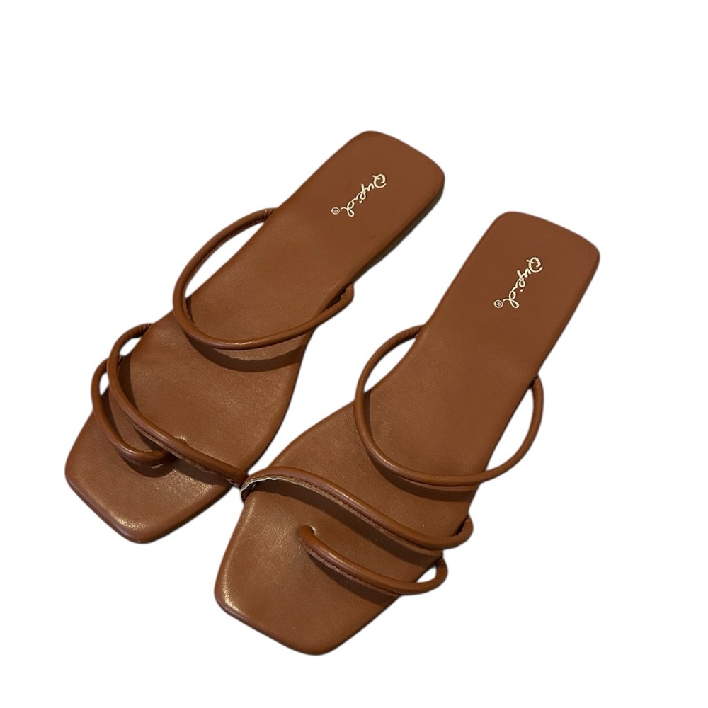 Quipid Strappy Sandals in Cognac, Size 9